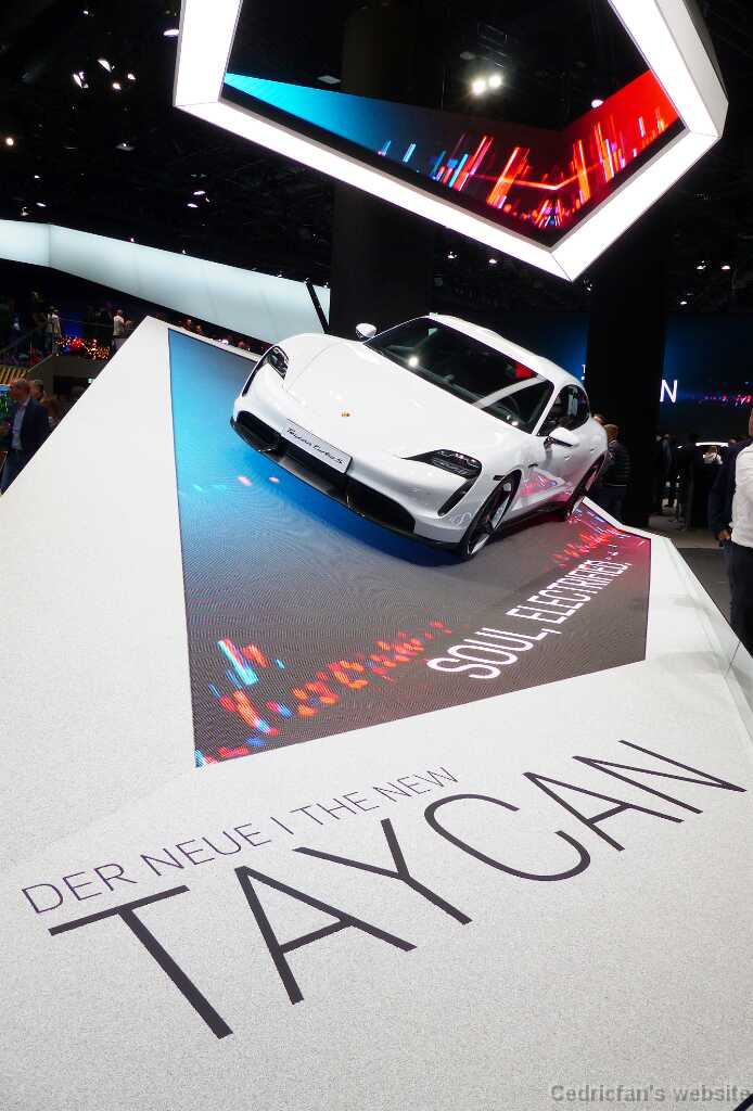 Porsche_Taycan (1)