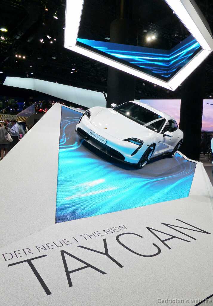 Porsche_Taycan (2)