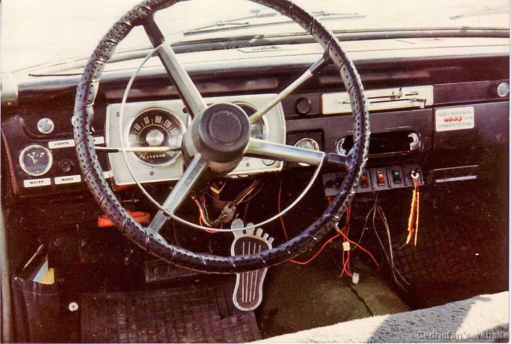 82_Valiant_int