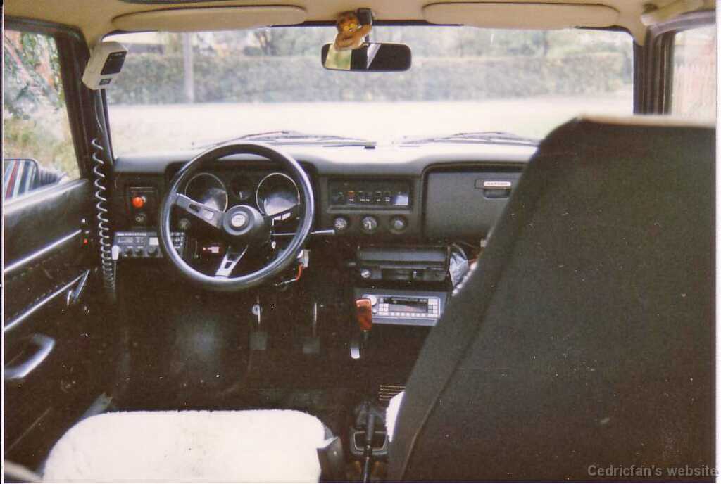 88_Datsun120Acoupe_interior