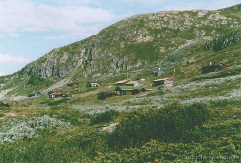 augNorwayHousesOnMountain