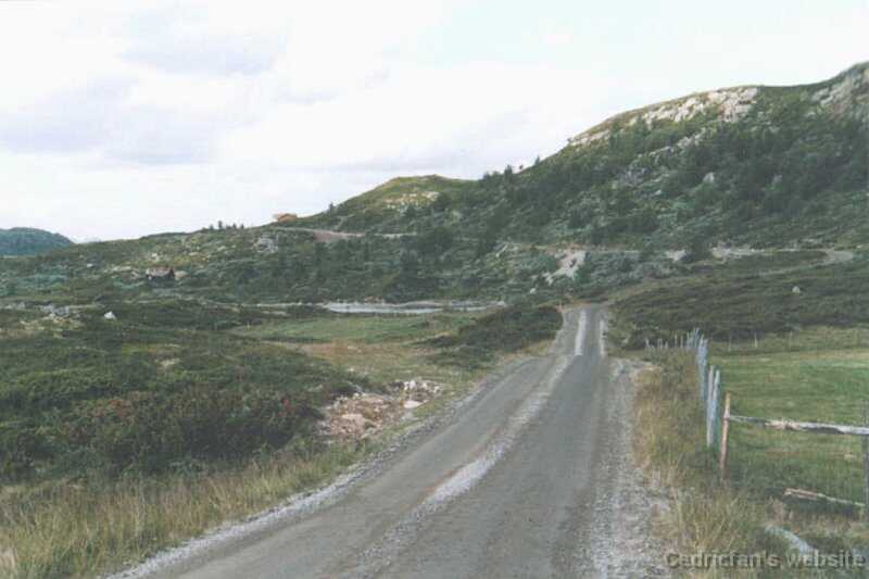 augNorwaySmallRoad