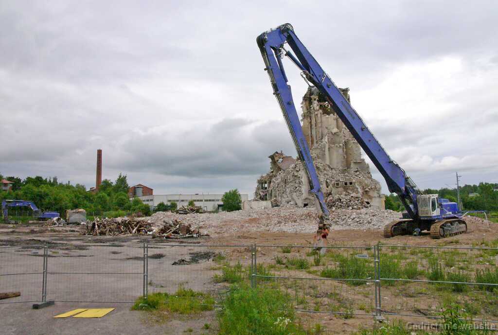 L1040896
