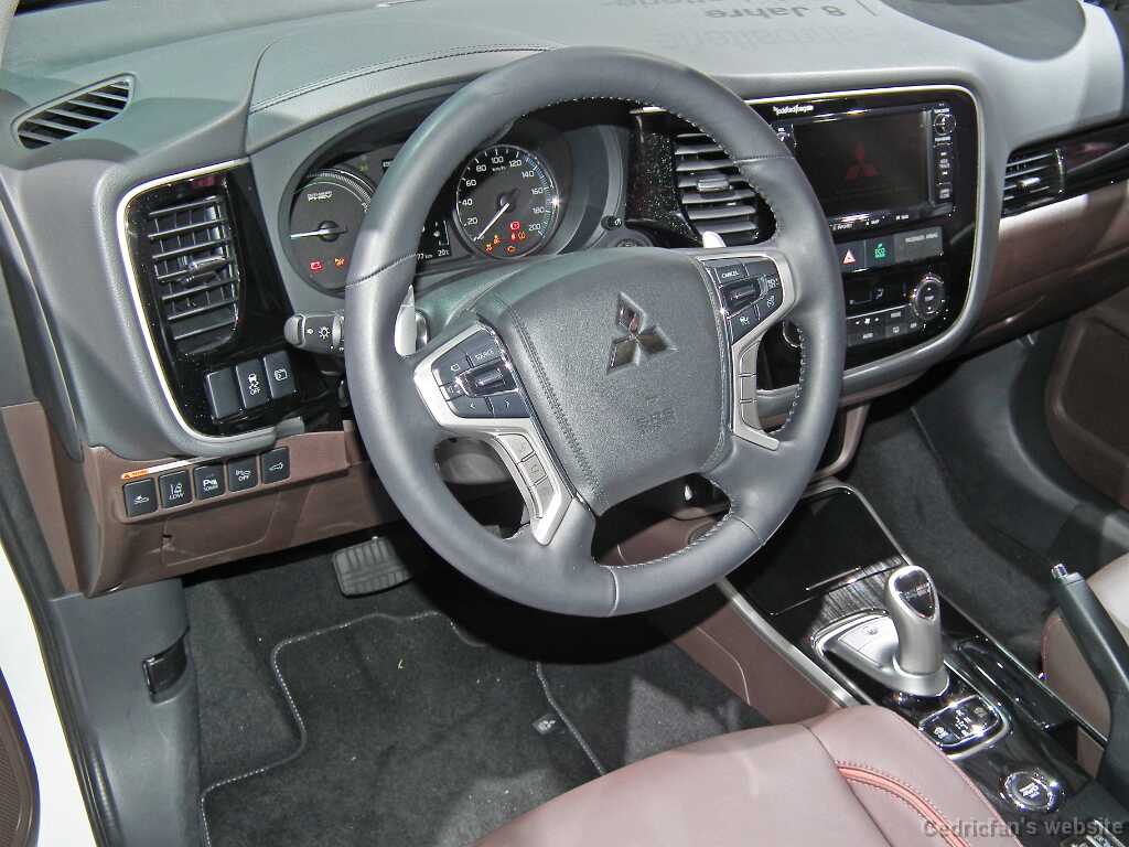MitsuOutlanderDash
