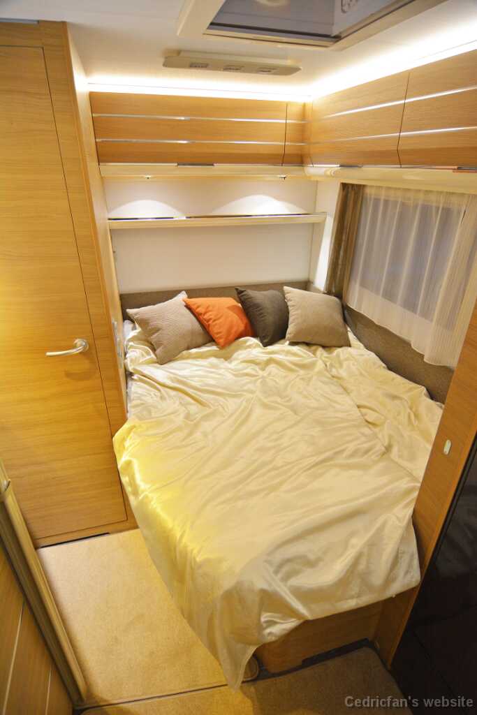 Adora522UPpeti